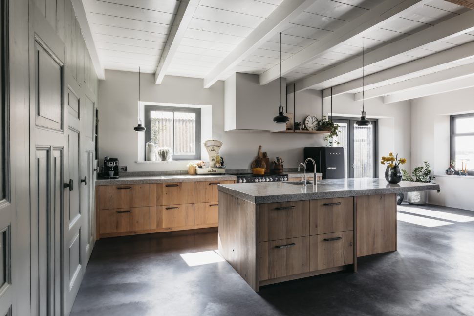 Landelijke keuken met kookeiland